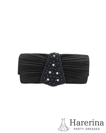 ブラックのパールビジュー×プリーツデザイン2WAYパーティークラッチバッグを正面から撮影した画像。
