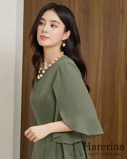 ケープスリーブの柔らかな重なりが印象的なロングフォーマルドレス
